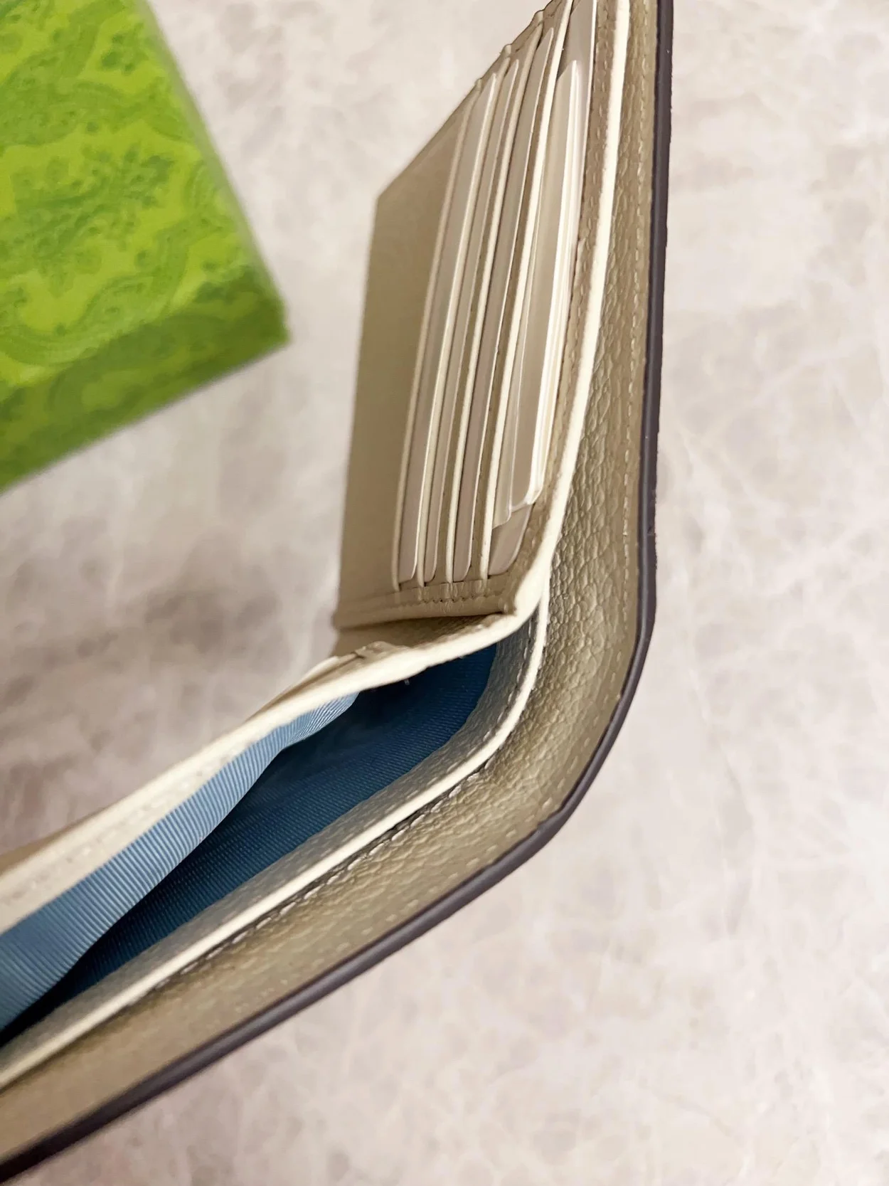 구찌 수프림 애니멀 카드 지갑