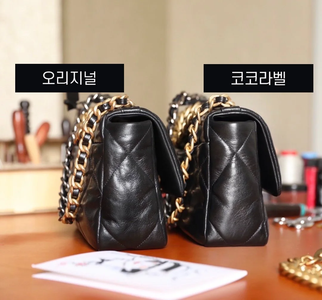 샤넬 19백 미디움 램스킨 블랙 골드