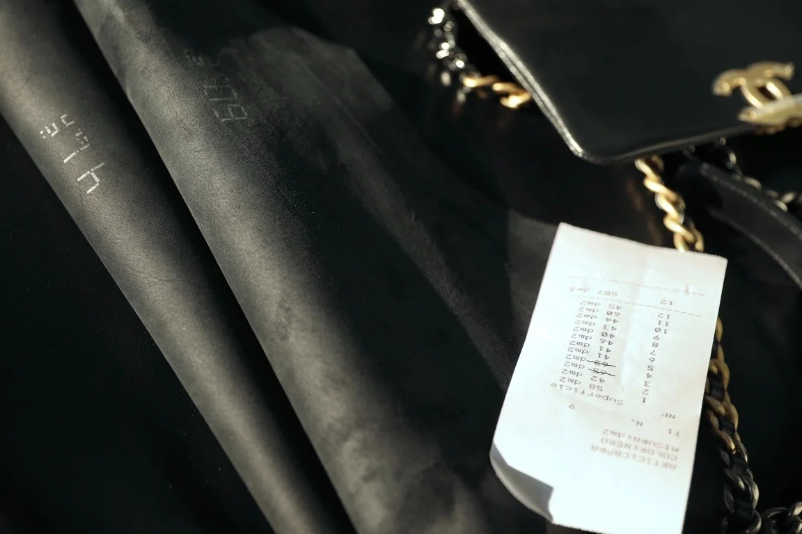 샤넬 19백 미디움 램스킨 블랙 골드