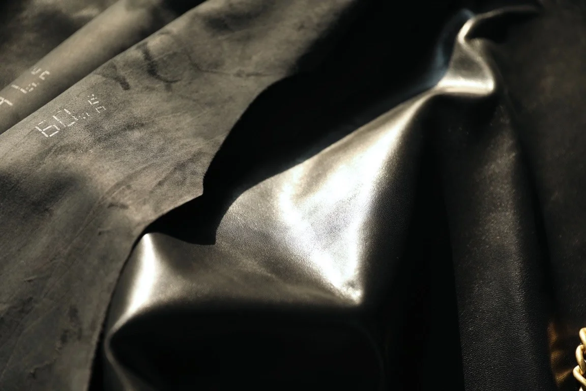 샤넬 19백 미디움 램스킨 블랙 골드