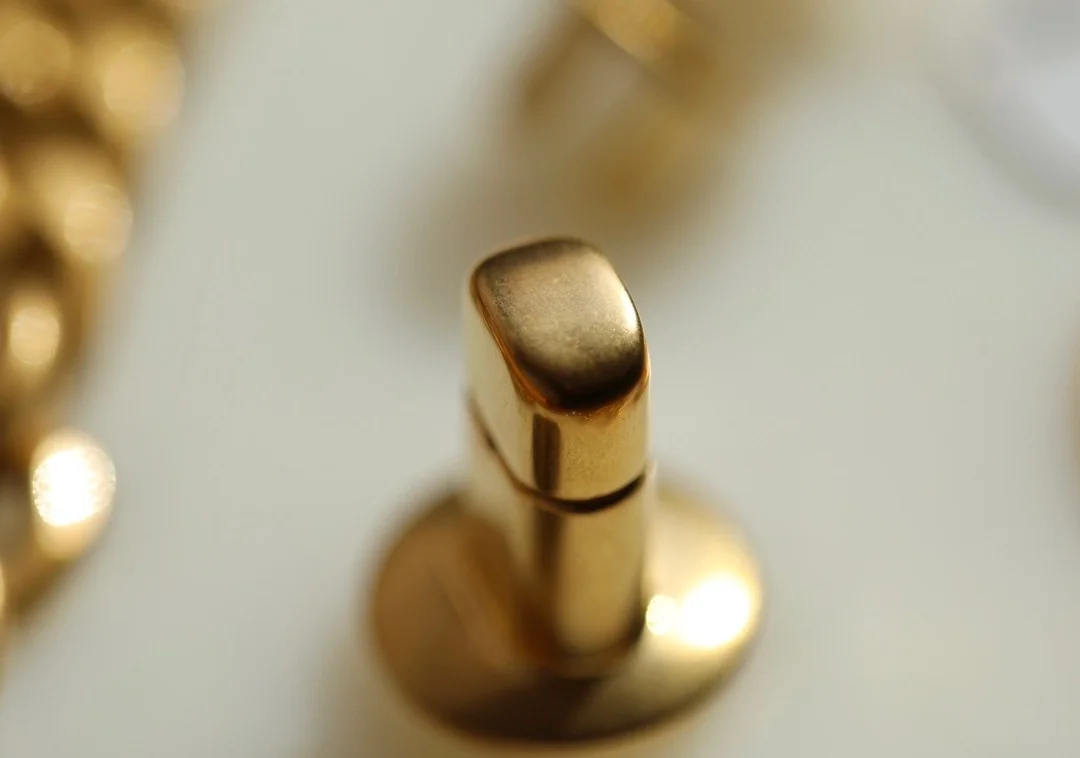 샤넬 19백 미디움 램스킨 블랙 골드