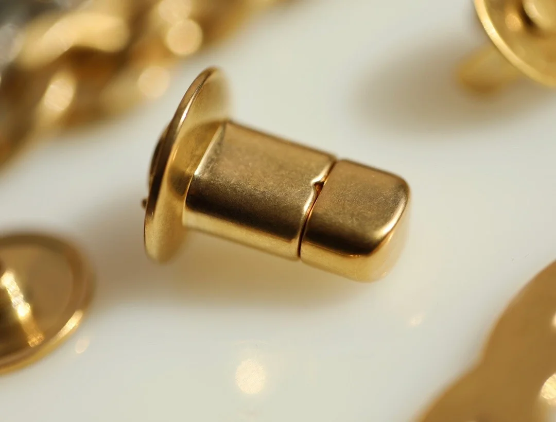 샤넬 19백 미디움 램스킨 블랙 골드