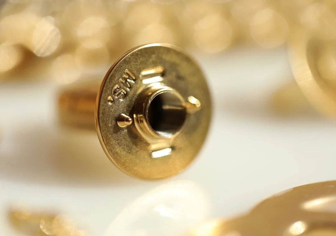 샤넬 19백 미디움 램스킨 블랙 골드