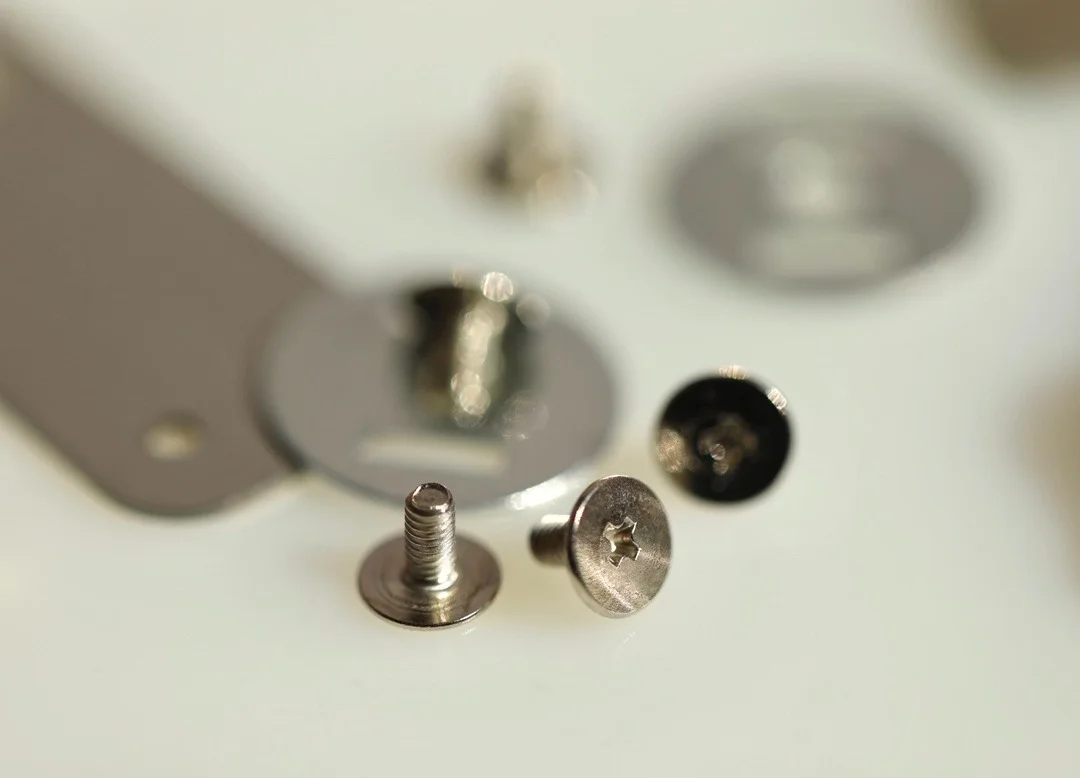 샤넬 19백 미디움 램스킨 블랙 골드