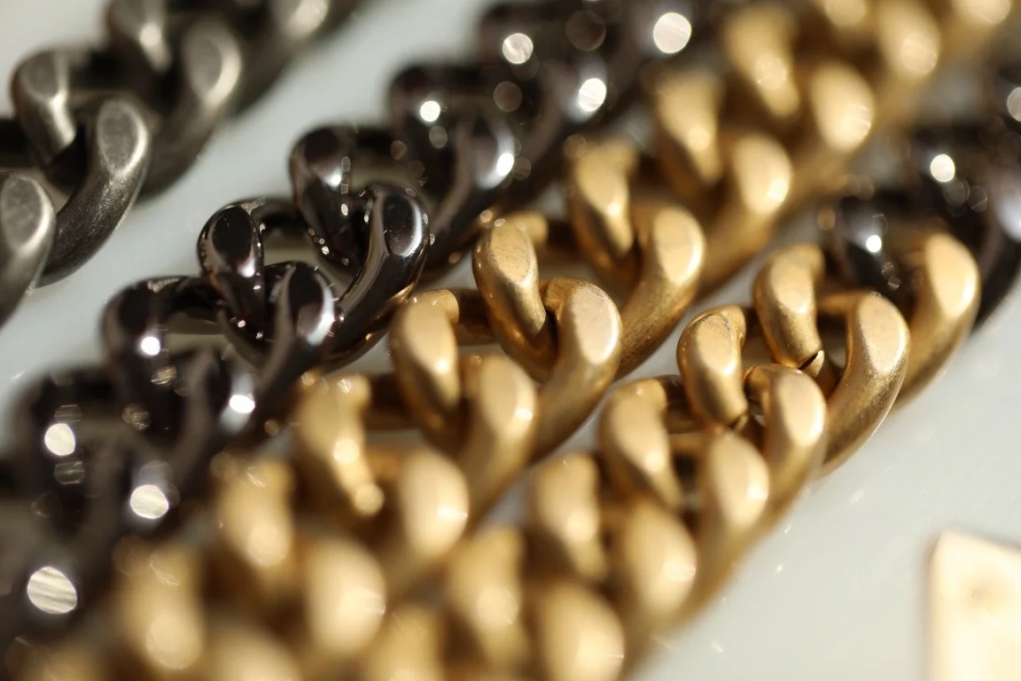 샤넬 19백 미디움 램스킨 블랙 골드