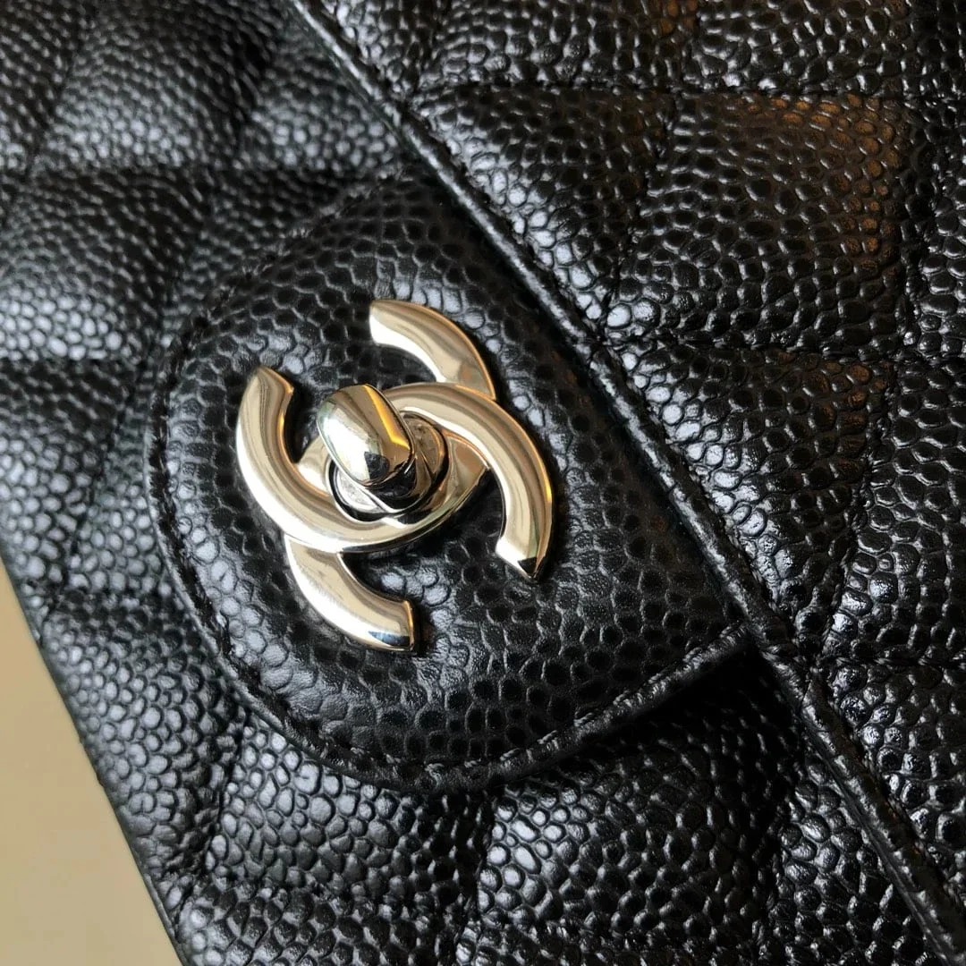 샤넬 클래식 미디움 캐비어 블랙 실버