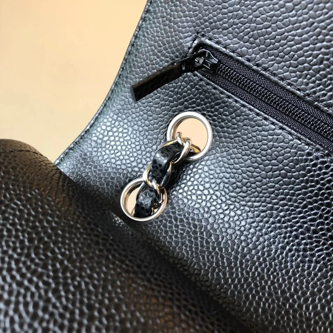 샤넬 클래식 미디움 캐비어 블랙 실버