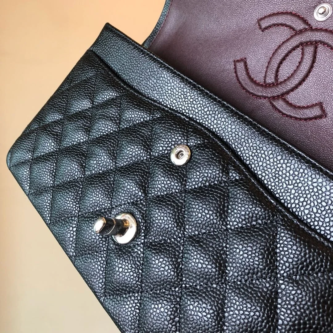 샤넬 클래식 미디움 캐비어 블랙 실버