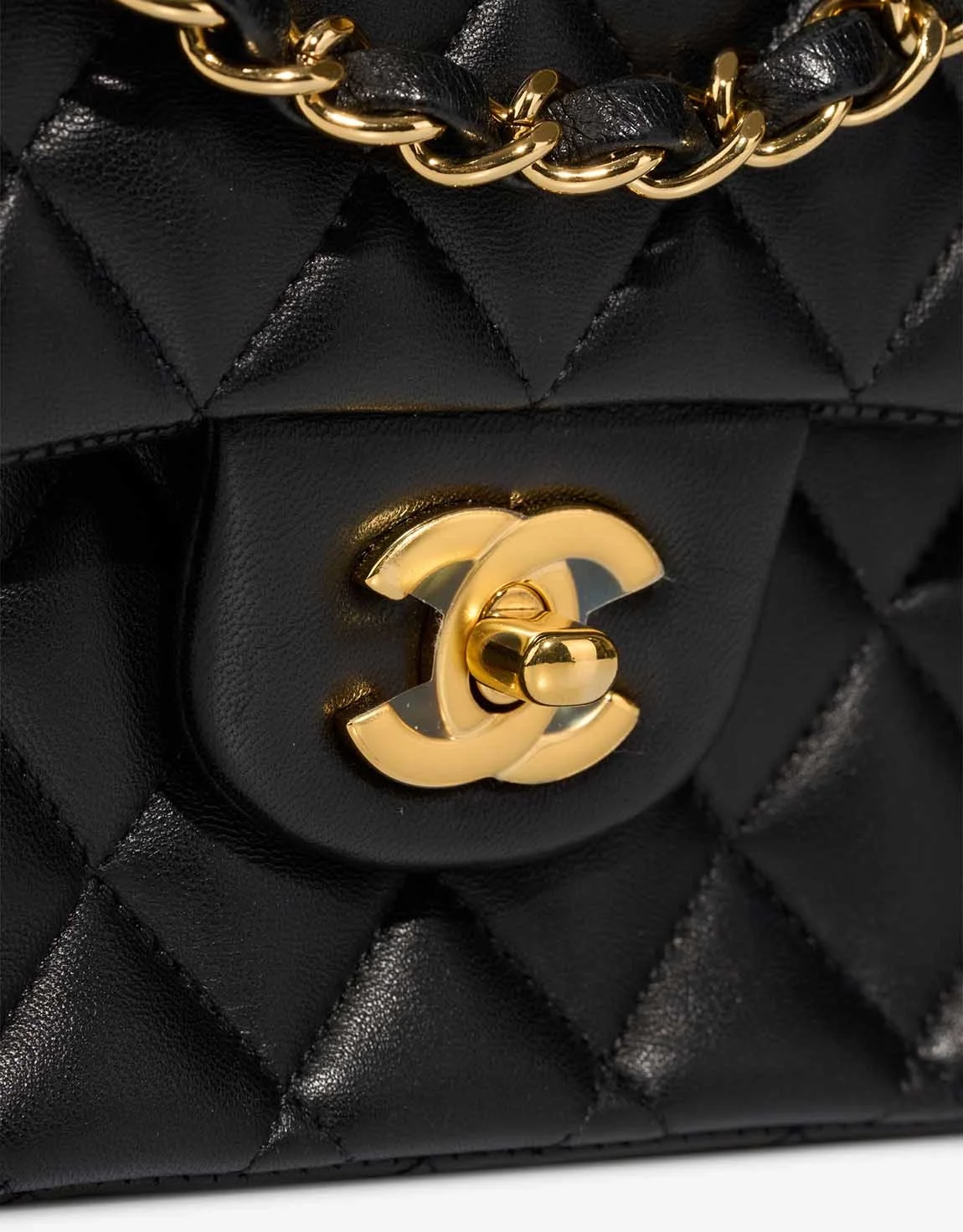 샤넬 클래식 미디움 램스킨 블랙 골드