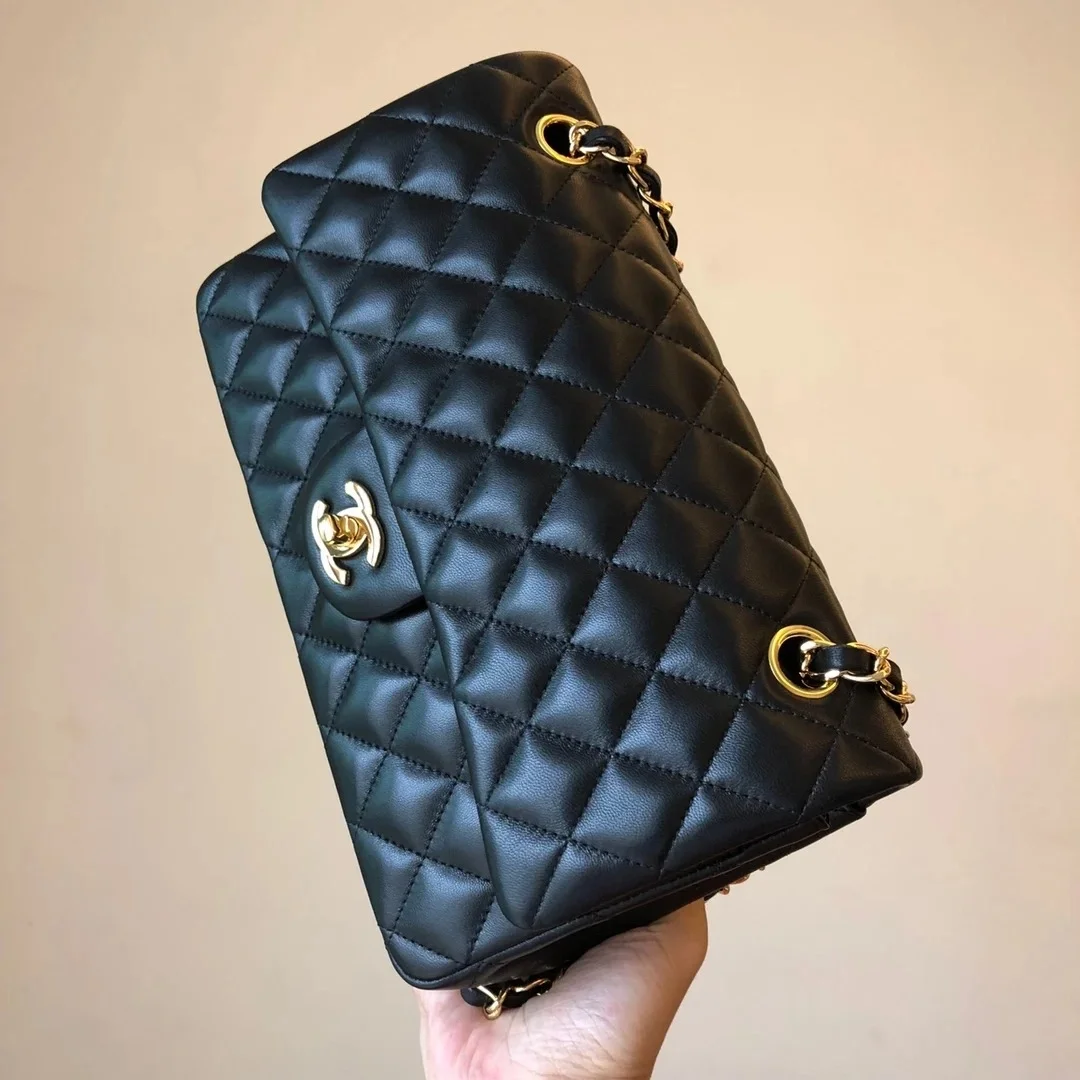 샤넬 클래식 미디움 램스킨 블랙 골드