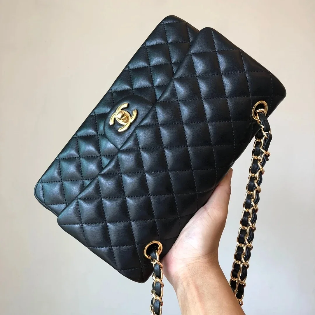 샤넬 클래식 미디움 램스킨 블랙 골드