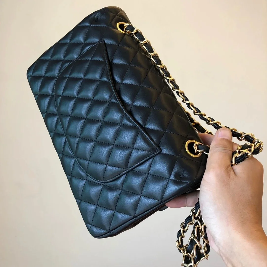 샤넬 클래식 미디움 램스킨 블랙 골드