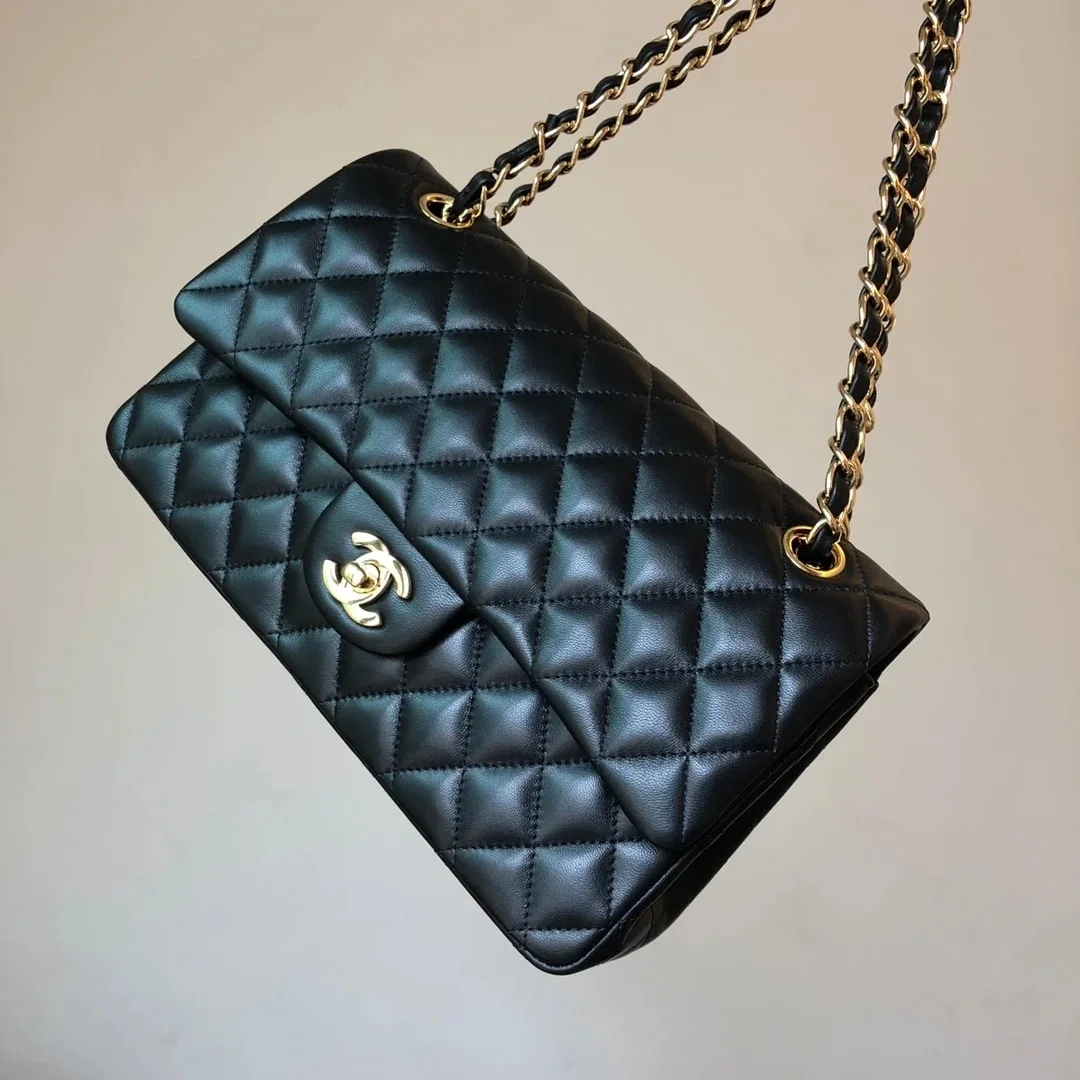 샤넬 클래식 미디움 램스킨 블랙 골드