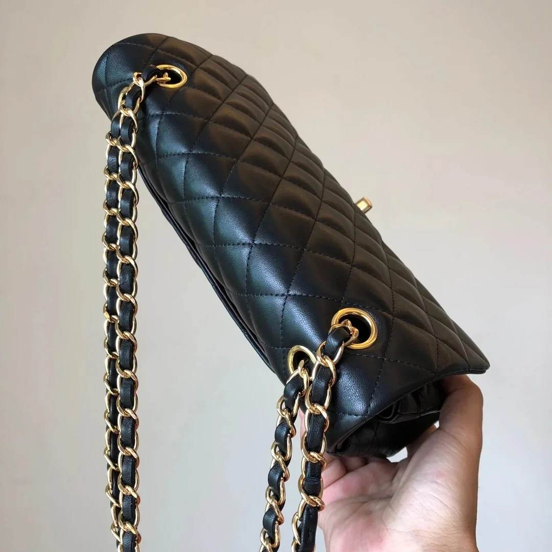 샤넬 클래식 미디움 램스킨 블랙 골드