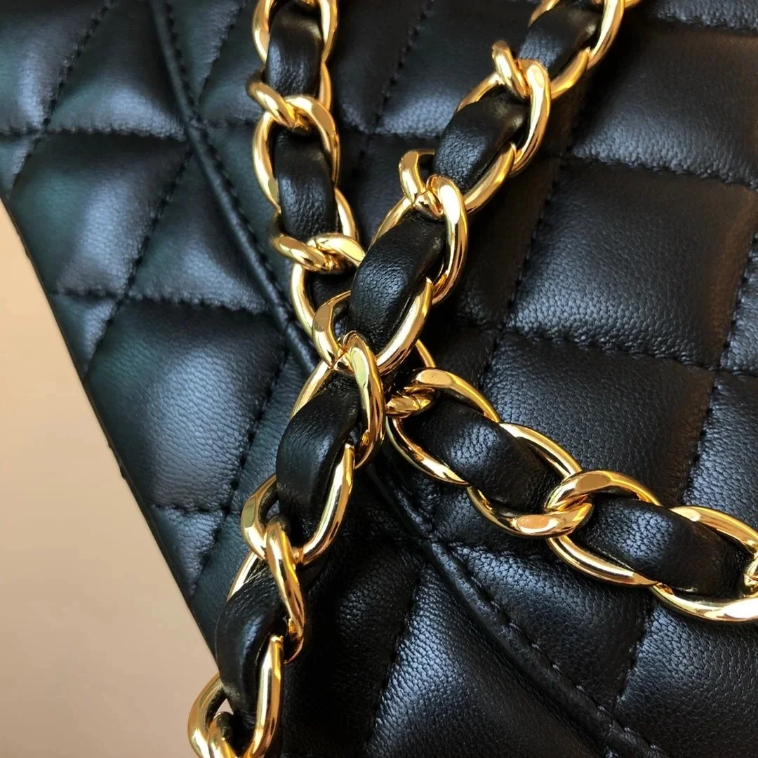 샤넬 클래식 미디움 램스킨 블랙 골드