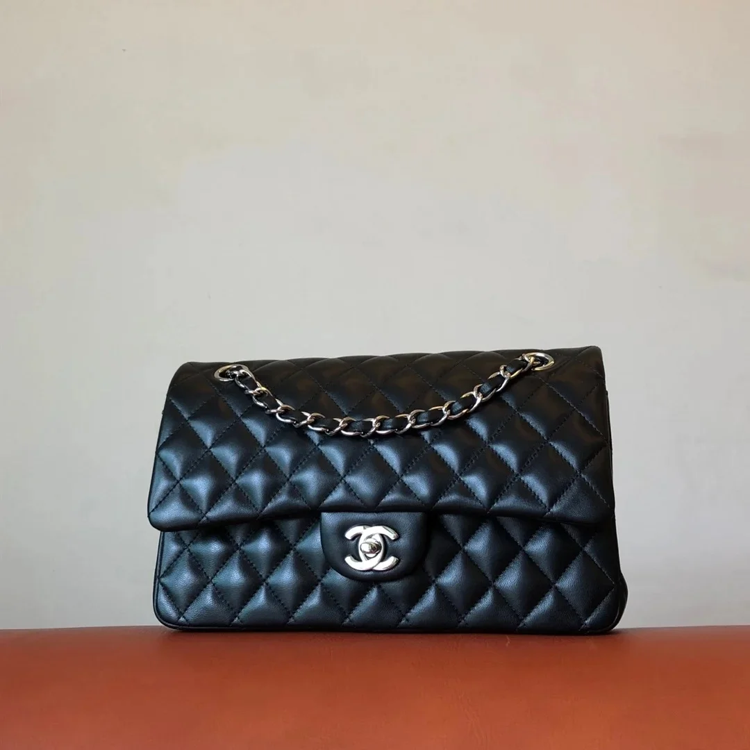 샤넬 클래식 미디움 램스킨 블랙 실버