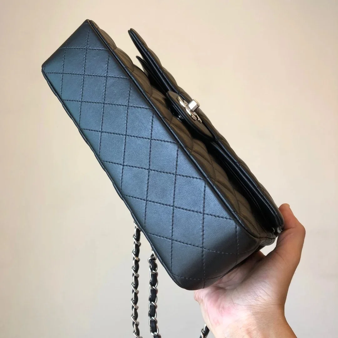 샤넬 클래식 미디움 램스킨 블랙 실버