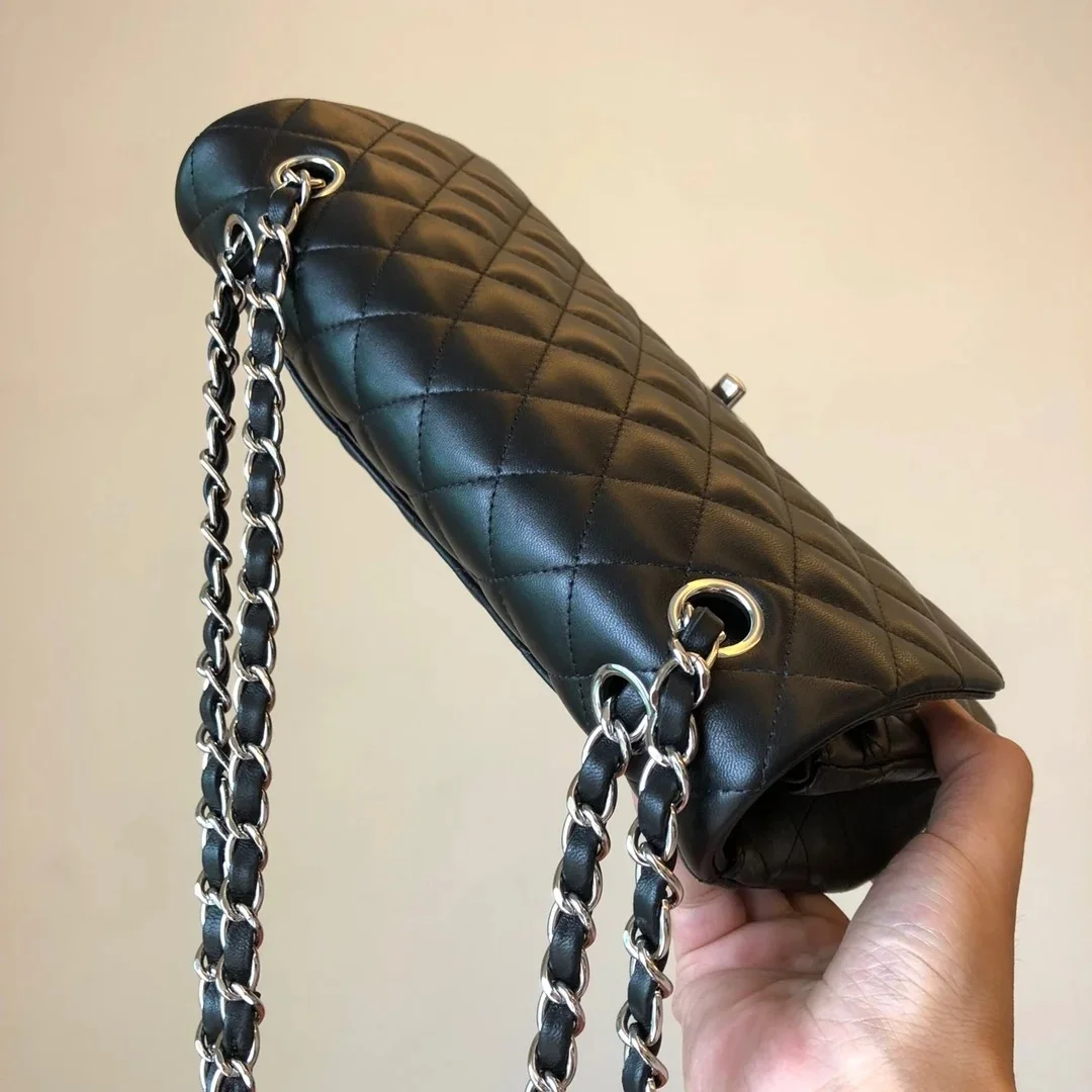 샤넬 클래식 미디움 램스킨 블랙 실버