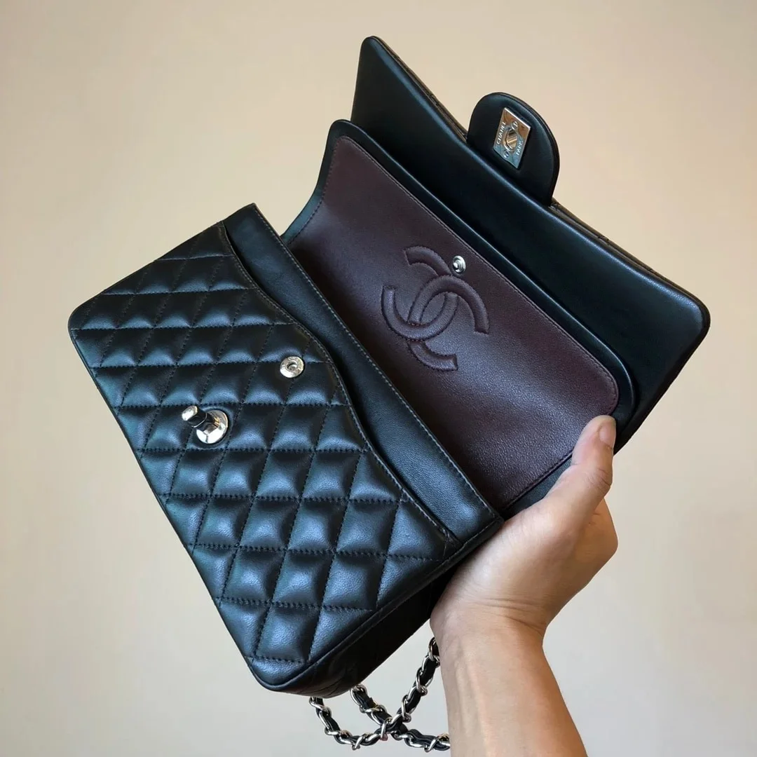 샤넬 클래식 미디움 램스킨 블랙 실버