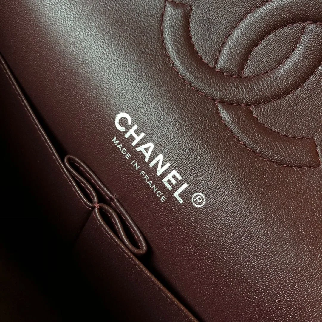 샤넬 클래식 미디움 램스킨 블랙 실버