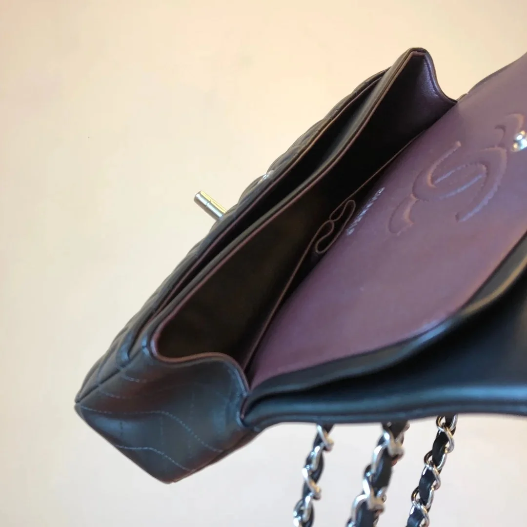 샤넬 클래식 미디움 램스킨 블랙 실버