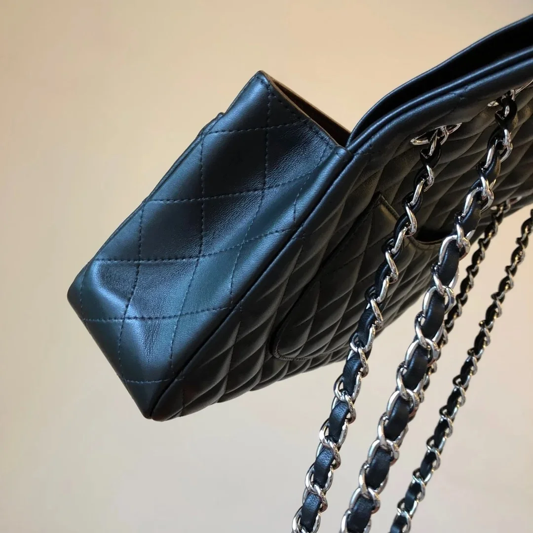 샤넬 클래식 미디움 램스킨 블랙 실버