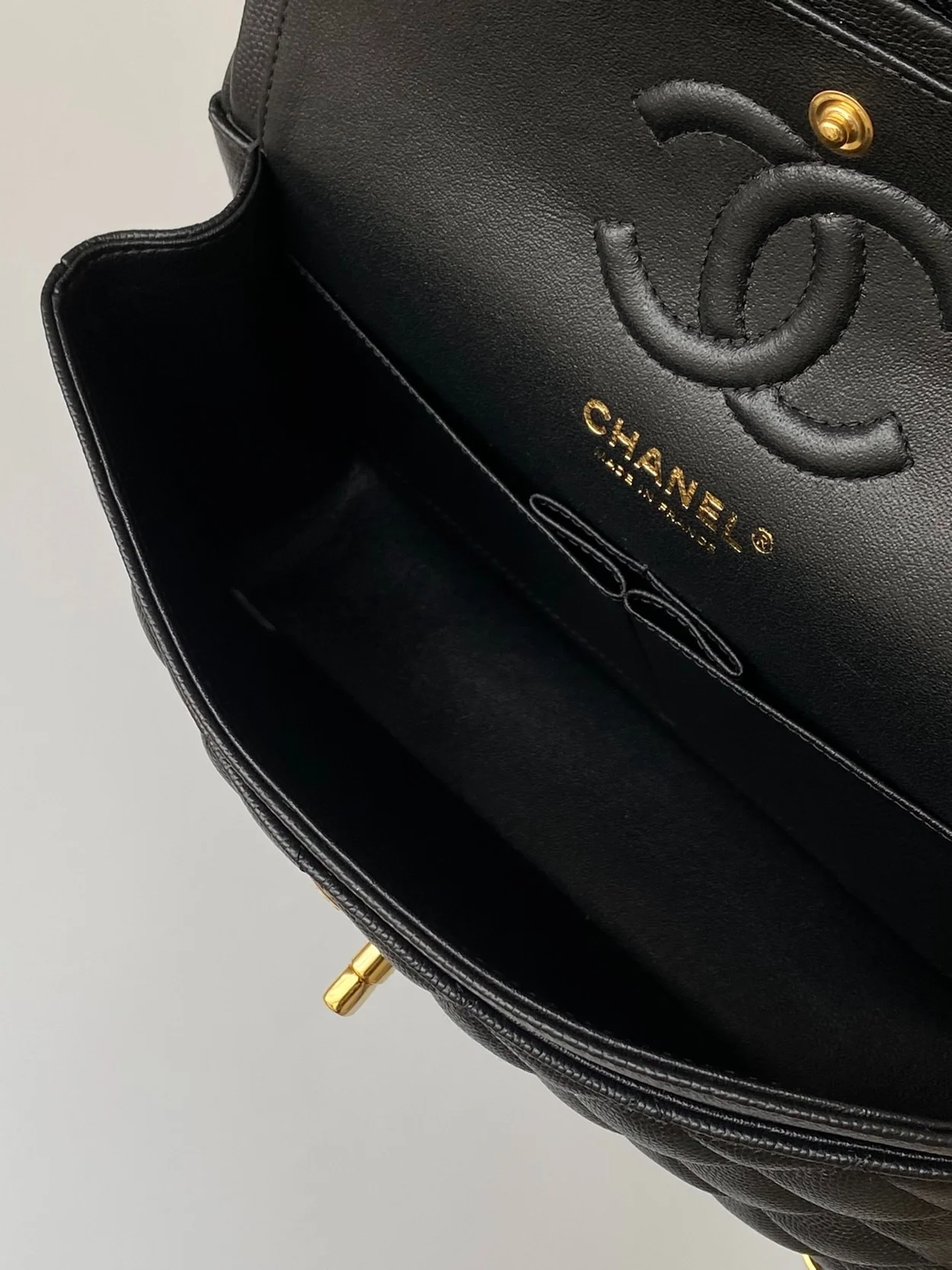 샤넬 클래식 스몰 캐비어 블랙 골드