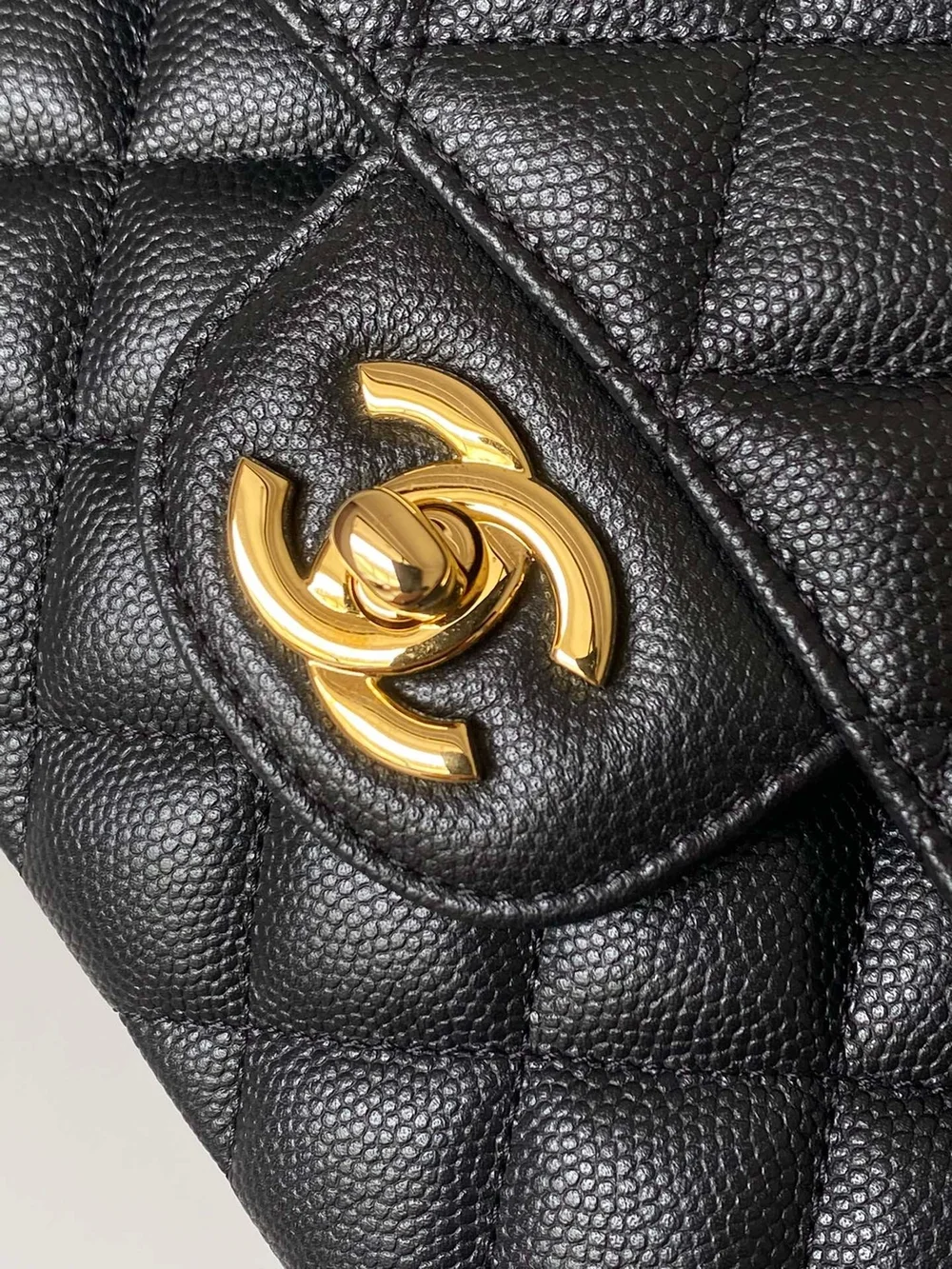 샤넬 클래식 스몰 캐비어 블랙 골드