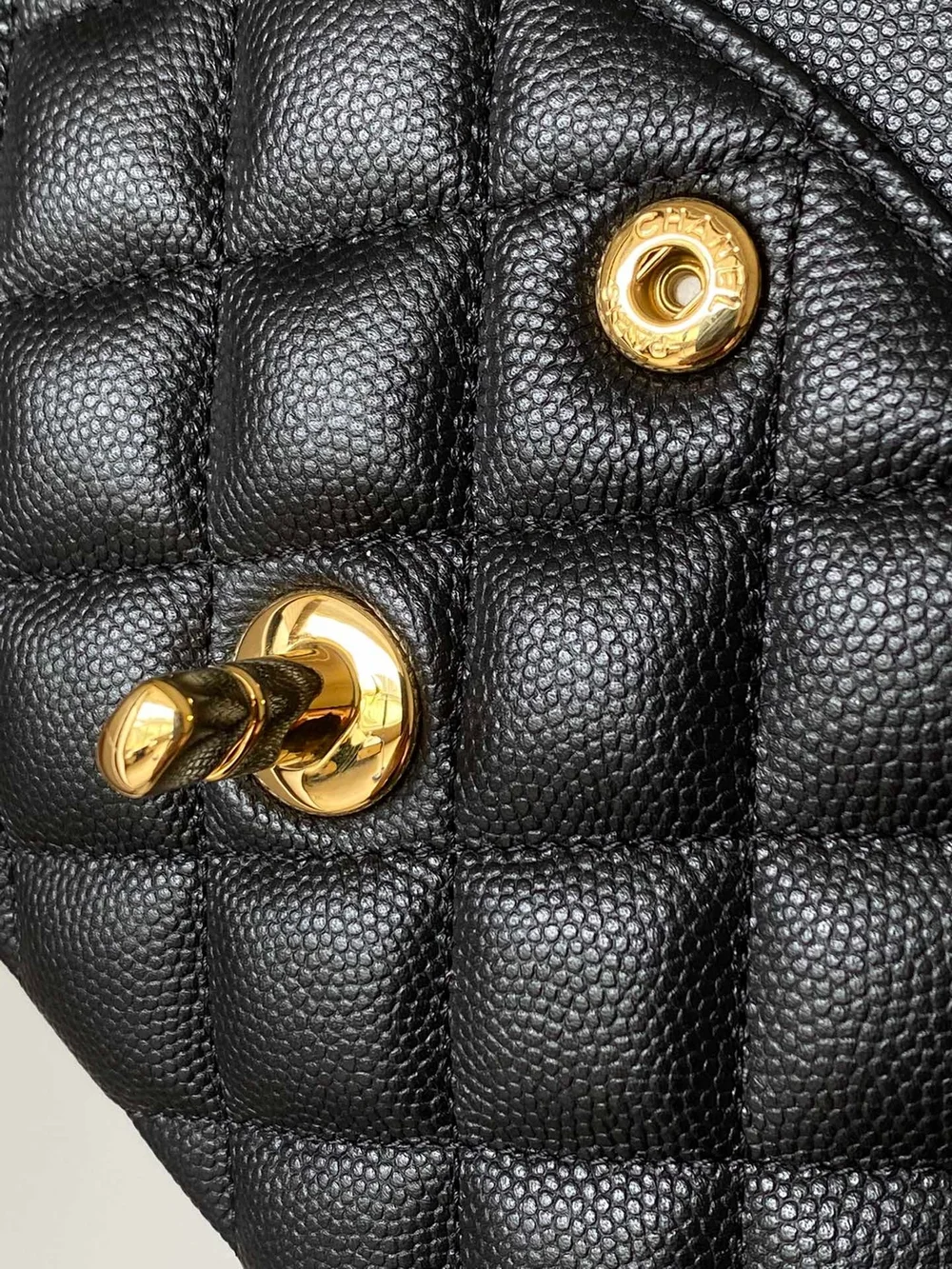 샤넬 클래식 스몰 캐비어 블랙 골드