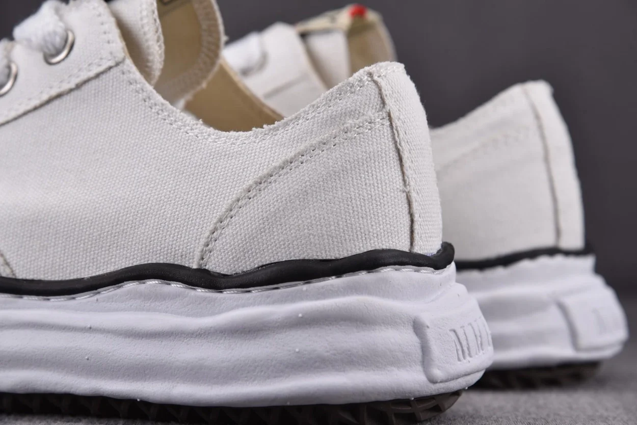 미하라 야스히로 피터슨 OG 솔 캔버스 화이트