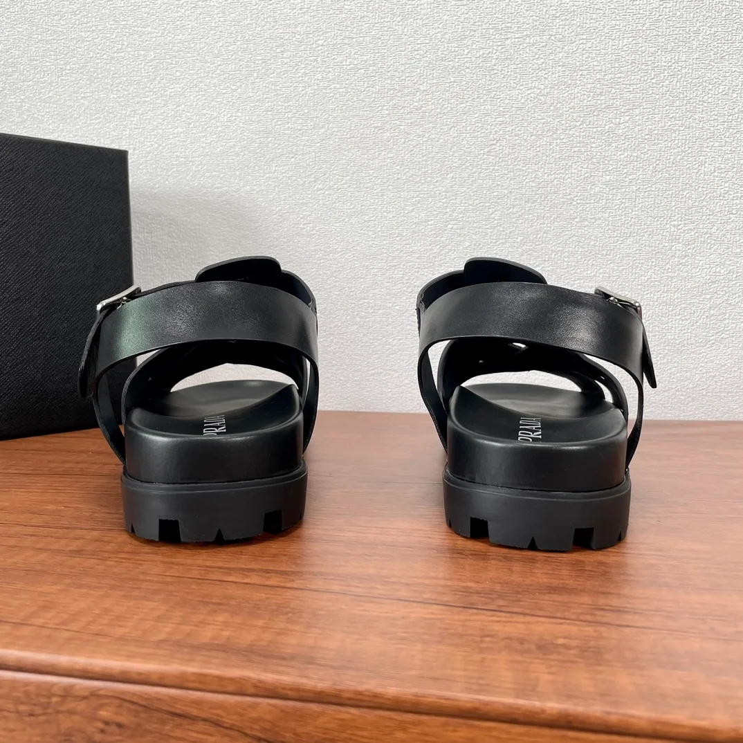 프라다 크리스크로스 러버 샌들