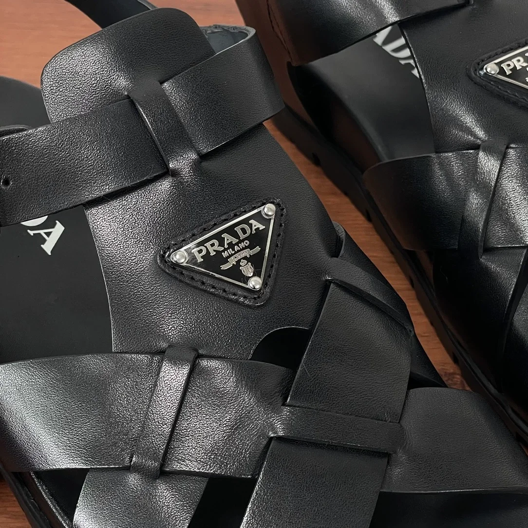 프라다 크리스크로스 러버 샌들