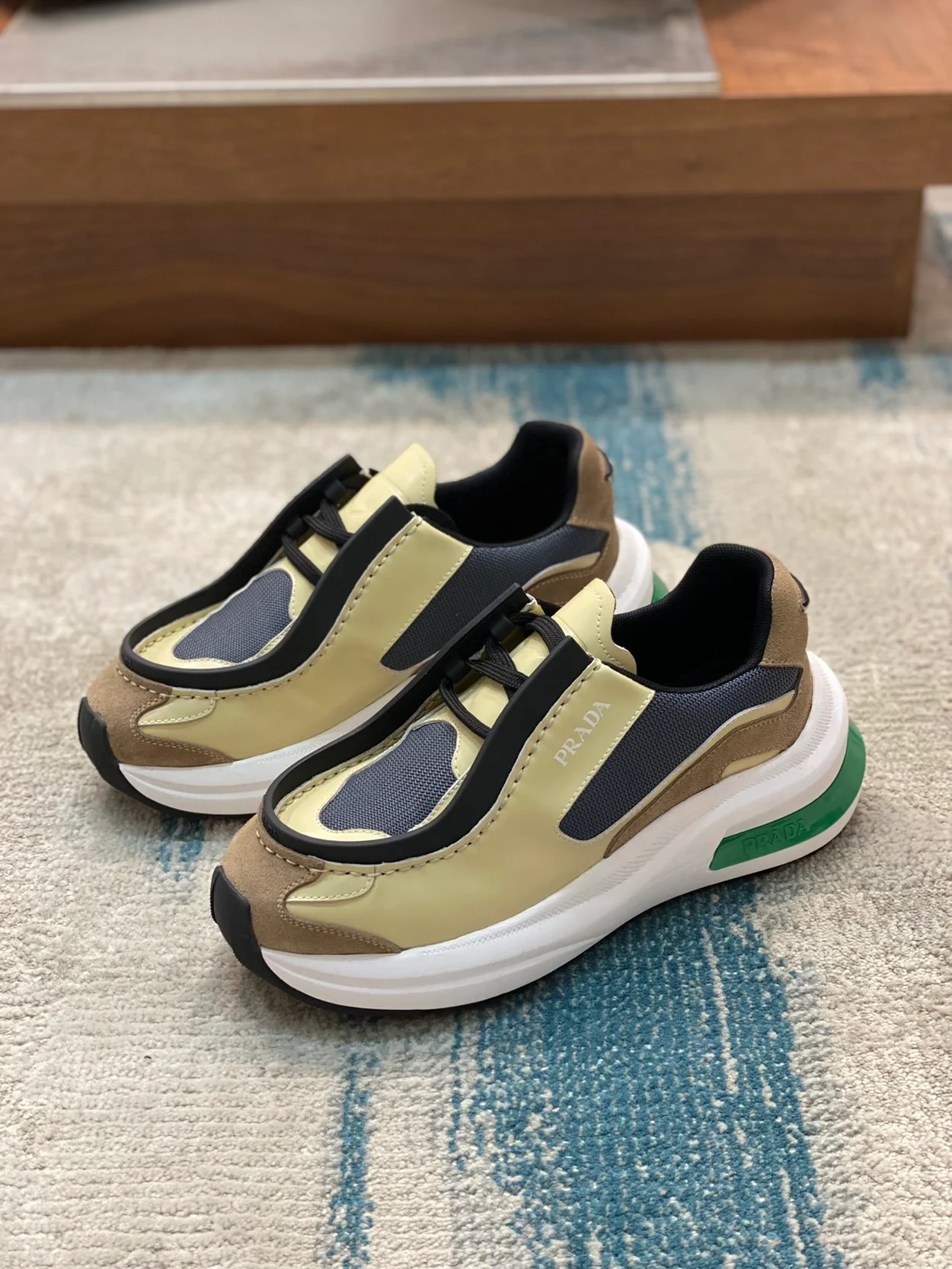 프라다 패널 청키 스니커즈 머스타드 옐로우