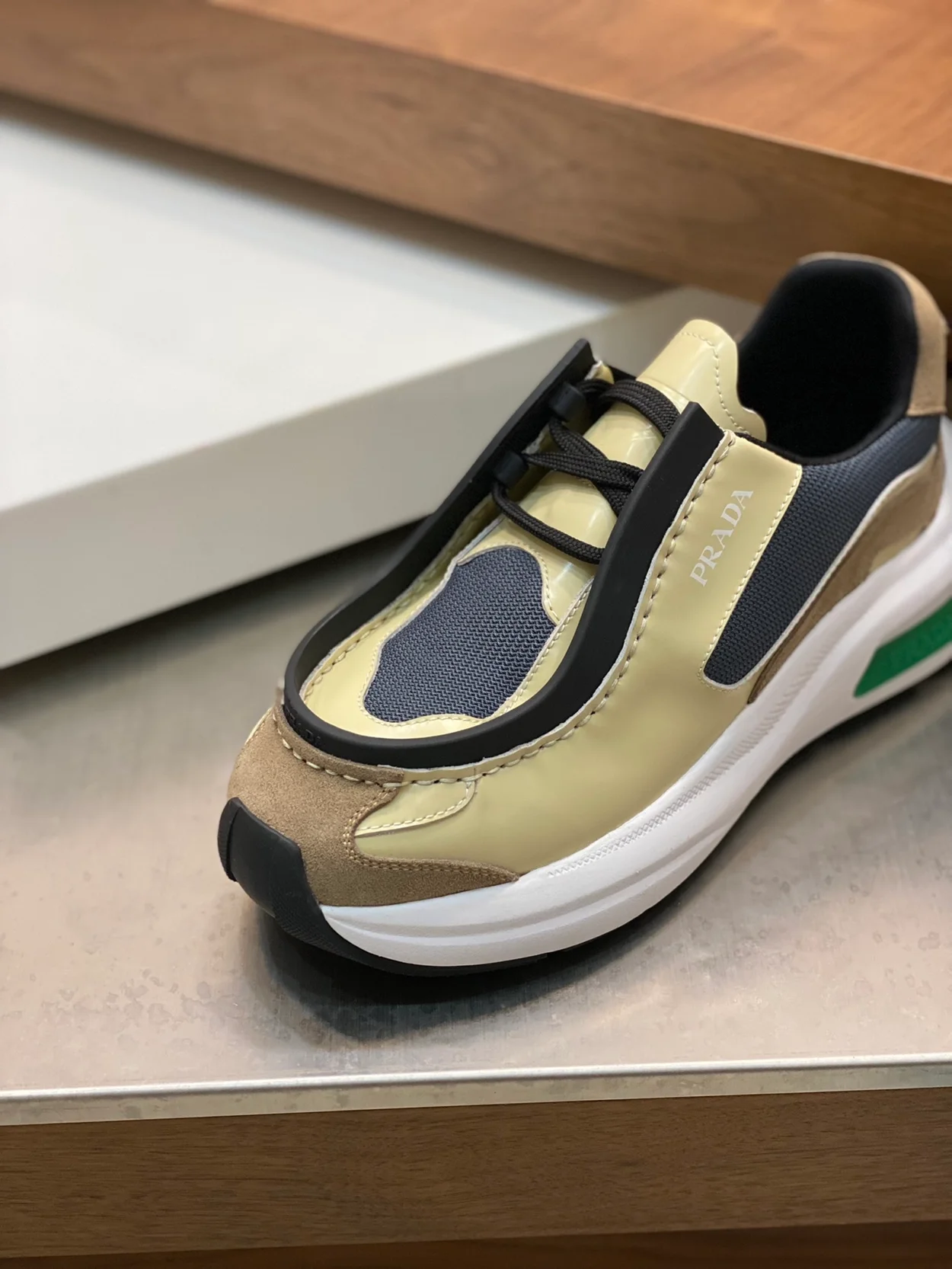 프라다 패널 청키 스니커즈 머스타드 옐로우