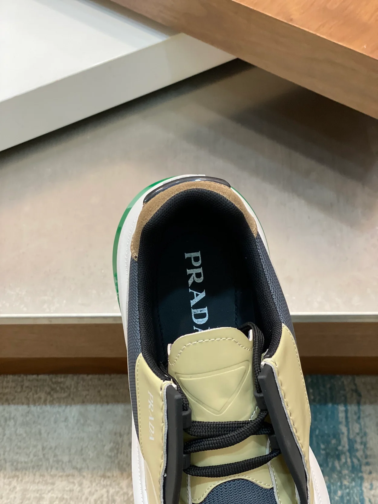 프라다 패널 청키 스니커즈 머스타드 옐로우