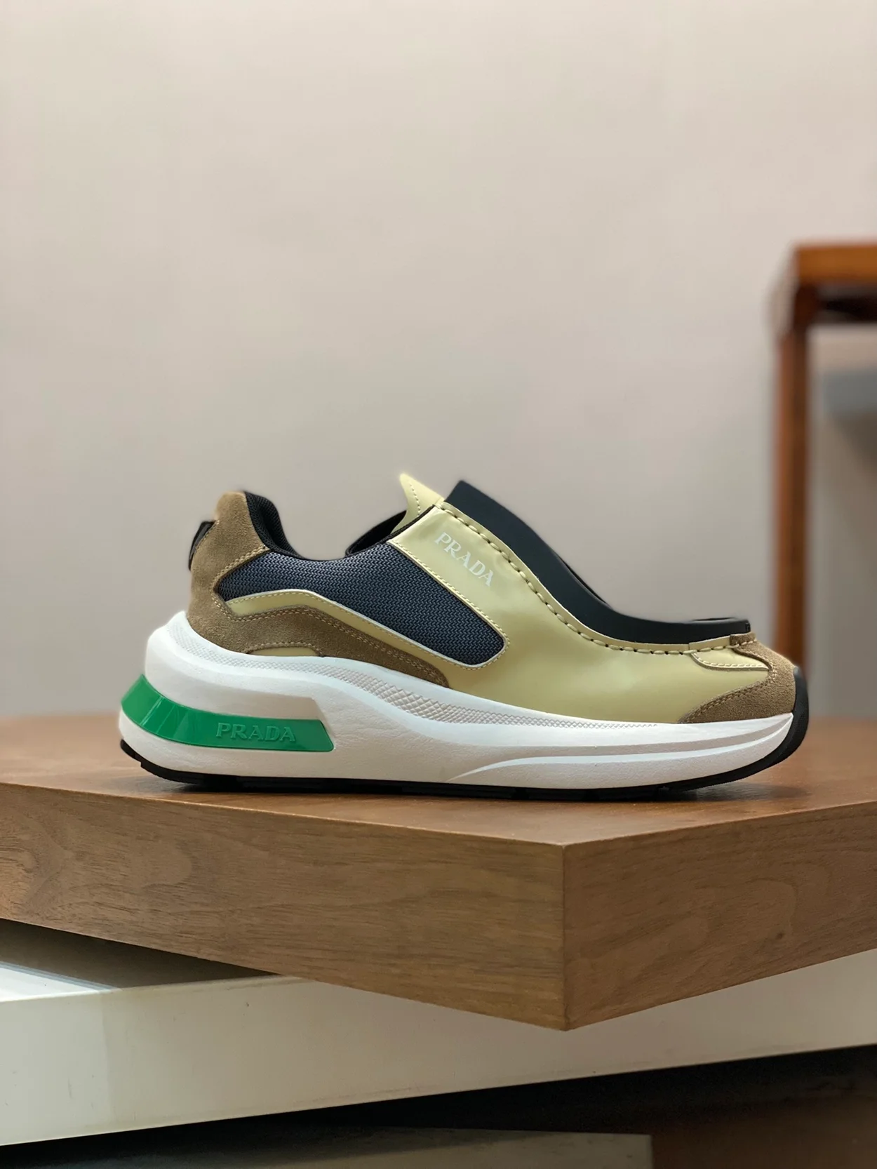 프라다 패널 청키 스니커즈 머스타드 옐로우