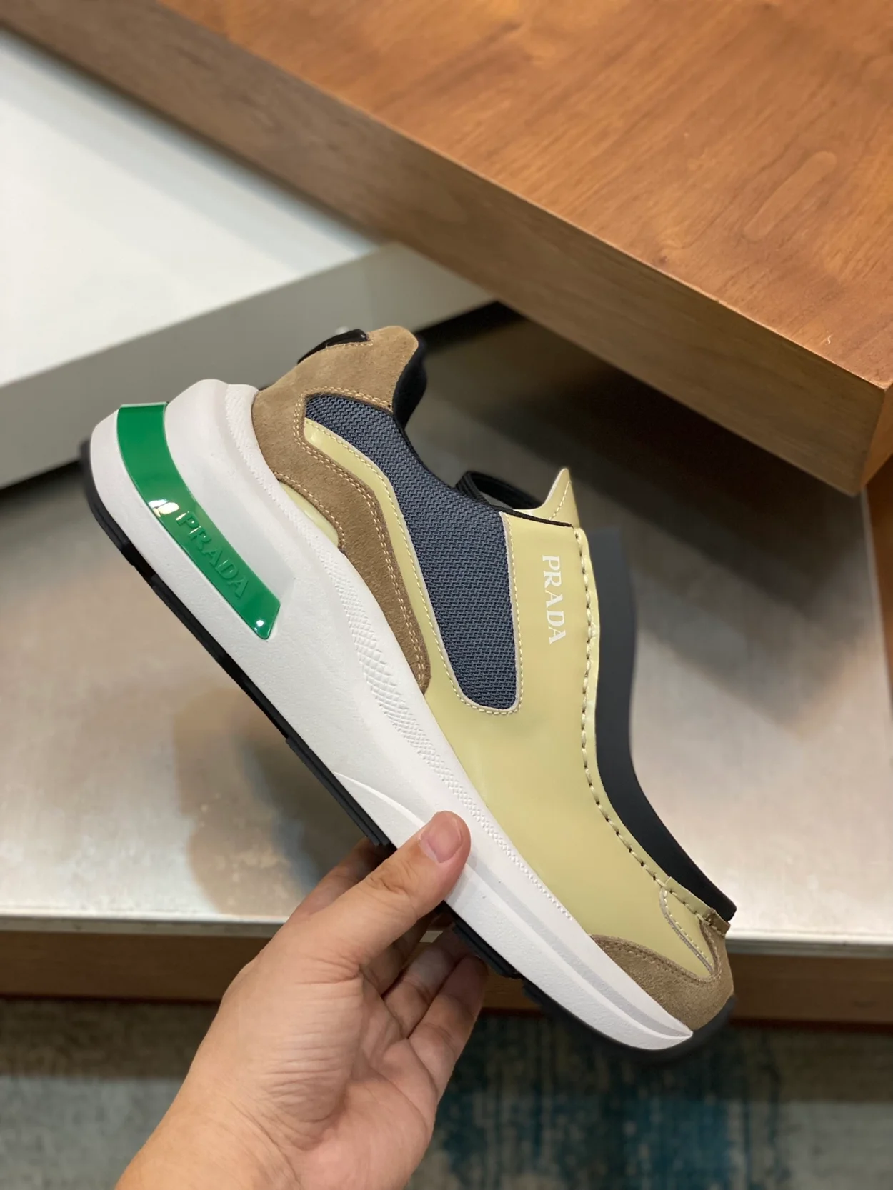 프라다 패널 청키 스니커즈 머스타드 옐로우