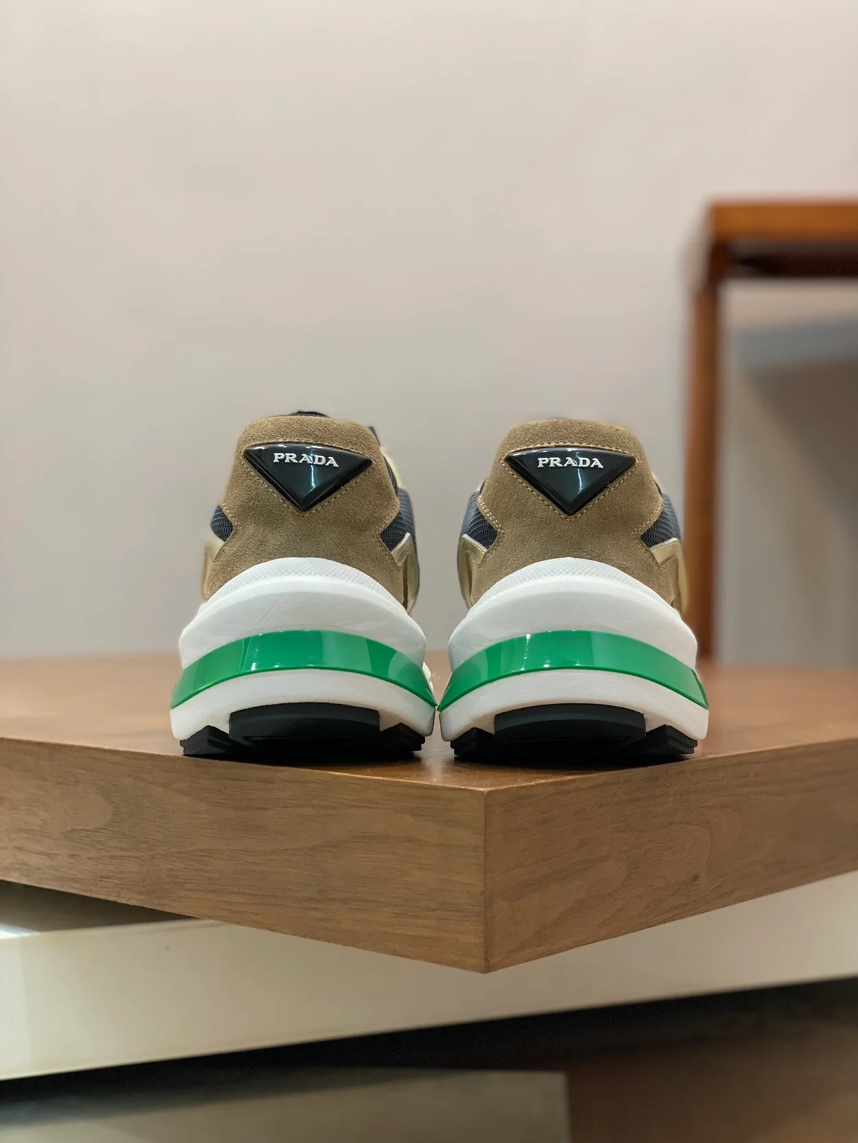 프라다 패널 청키 스니커즈 머스타드 옐로우