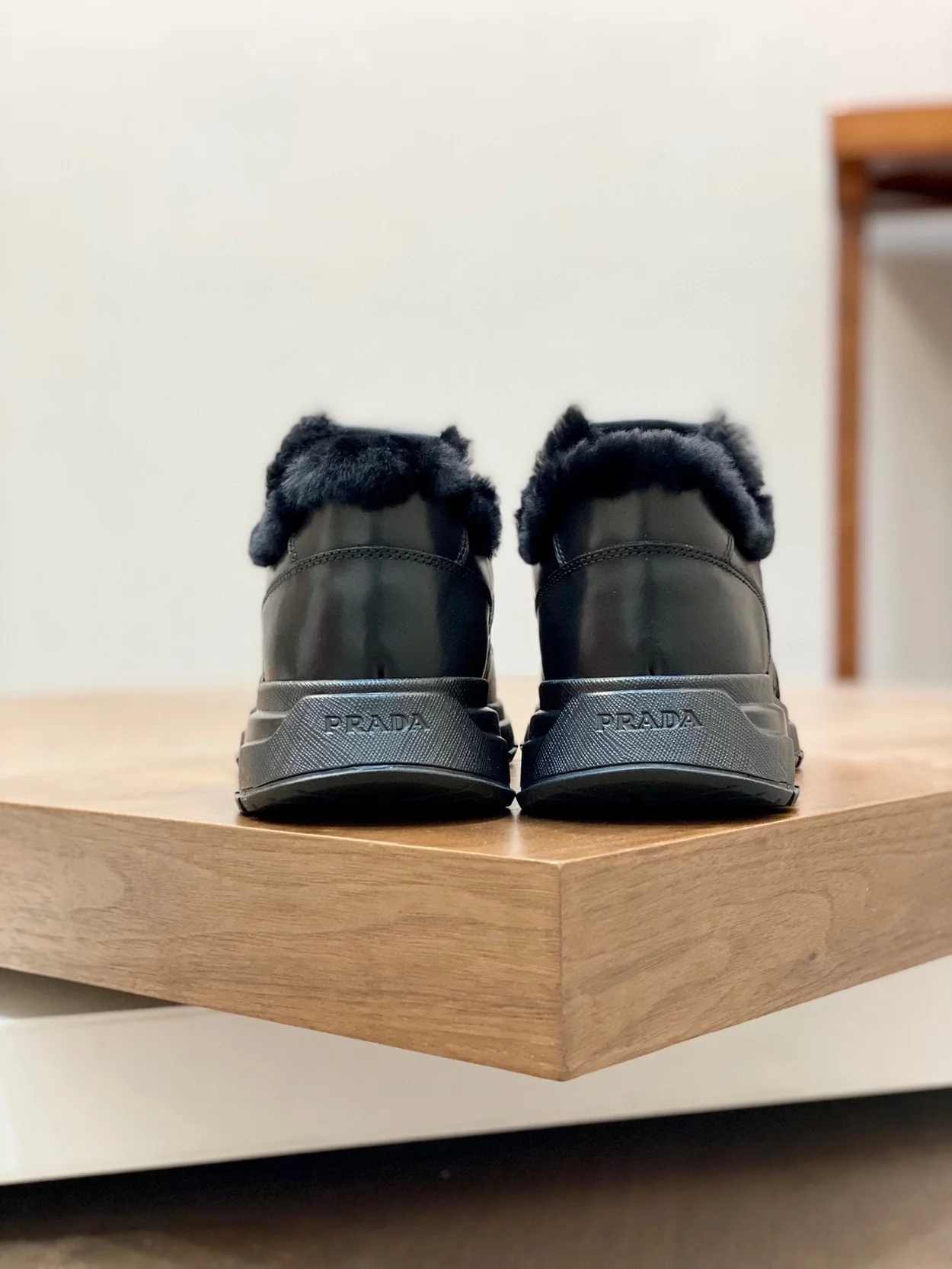 프라다 프락스 레더 로고 남성 스니커즈 블랙