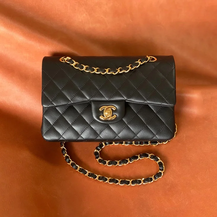 샤넬 클래식 스몰 램스킨 블랙 골드