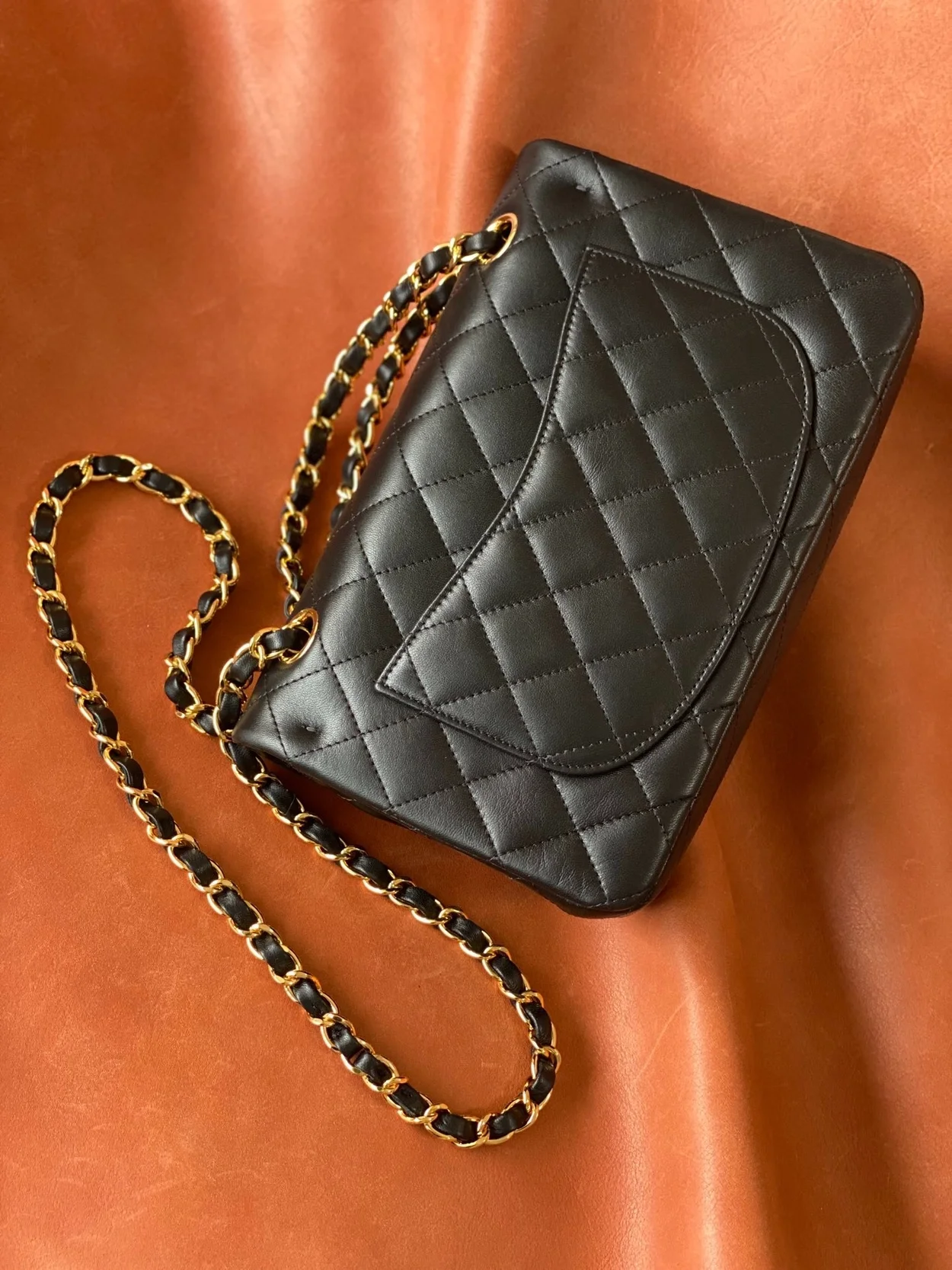 샤넬 클래식 스몰 램스킨 블랙 골드