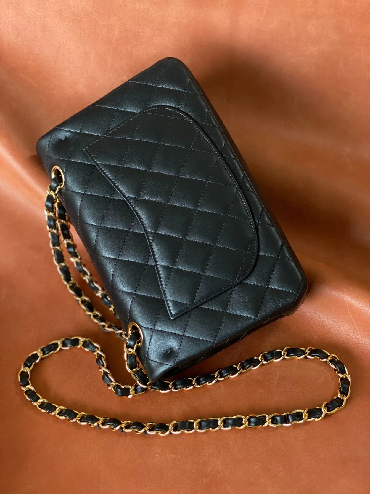 샤넬 클래식 스몰 램스킨 블랙 골드