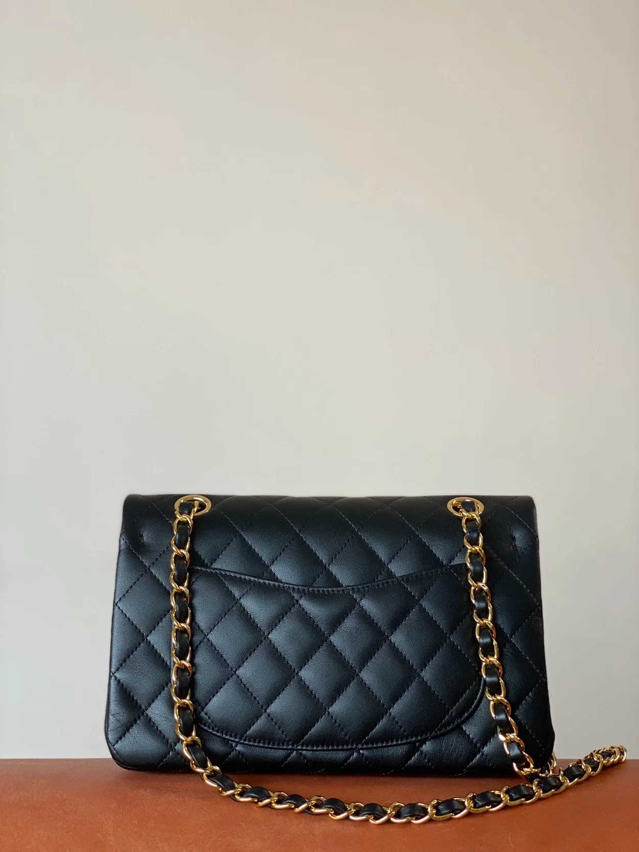 샤넬 클래식 스몰 램스킨 블랙 골드