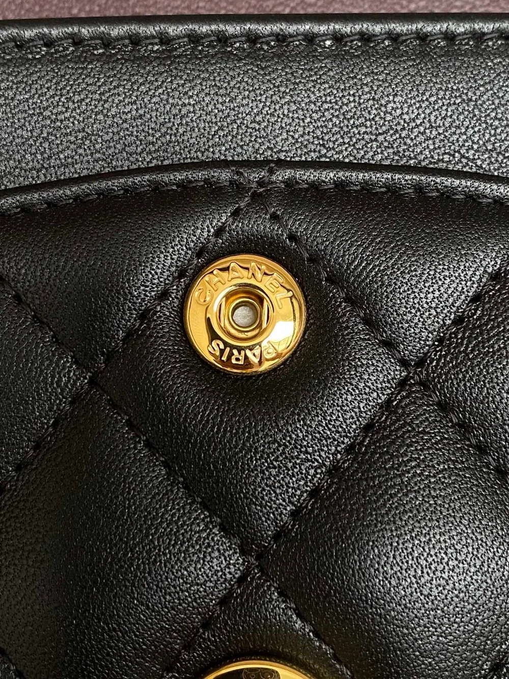 샤넬 클래식 스몰 램스킨 블랙 골드