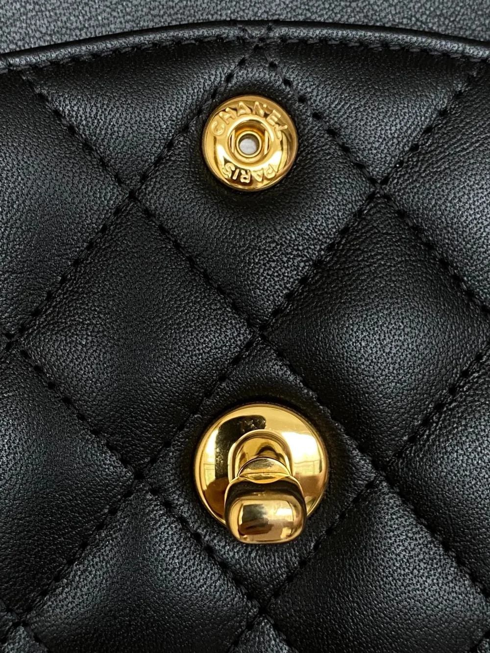 샤넬 클래식 스몰 램스킨 블랙 골드