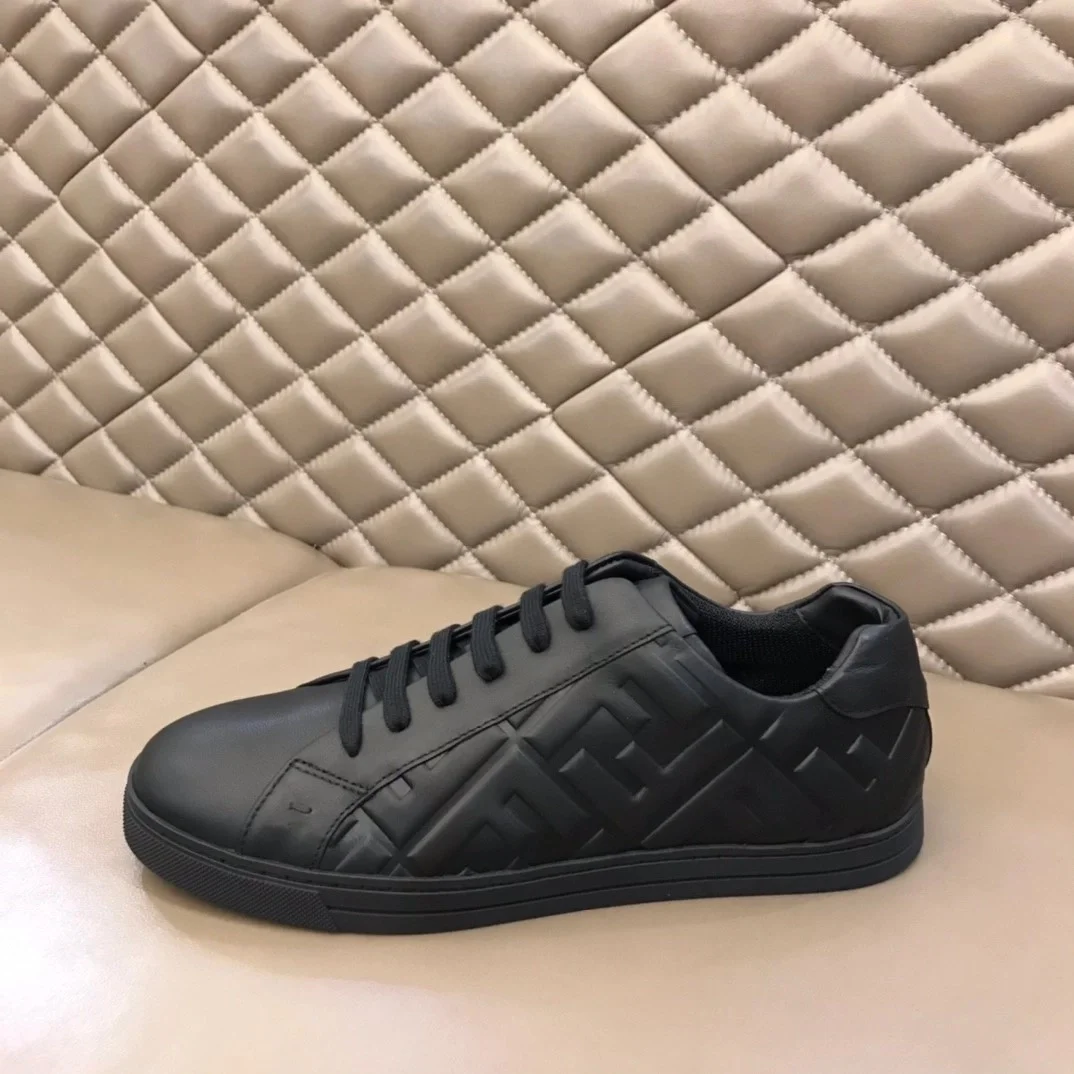 펜디 나파 레더 블랙 로우탑 스니커즈