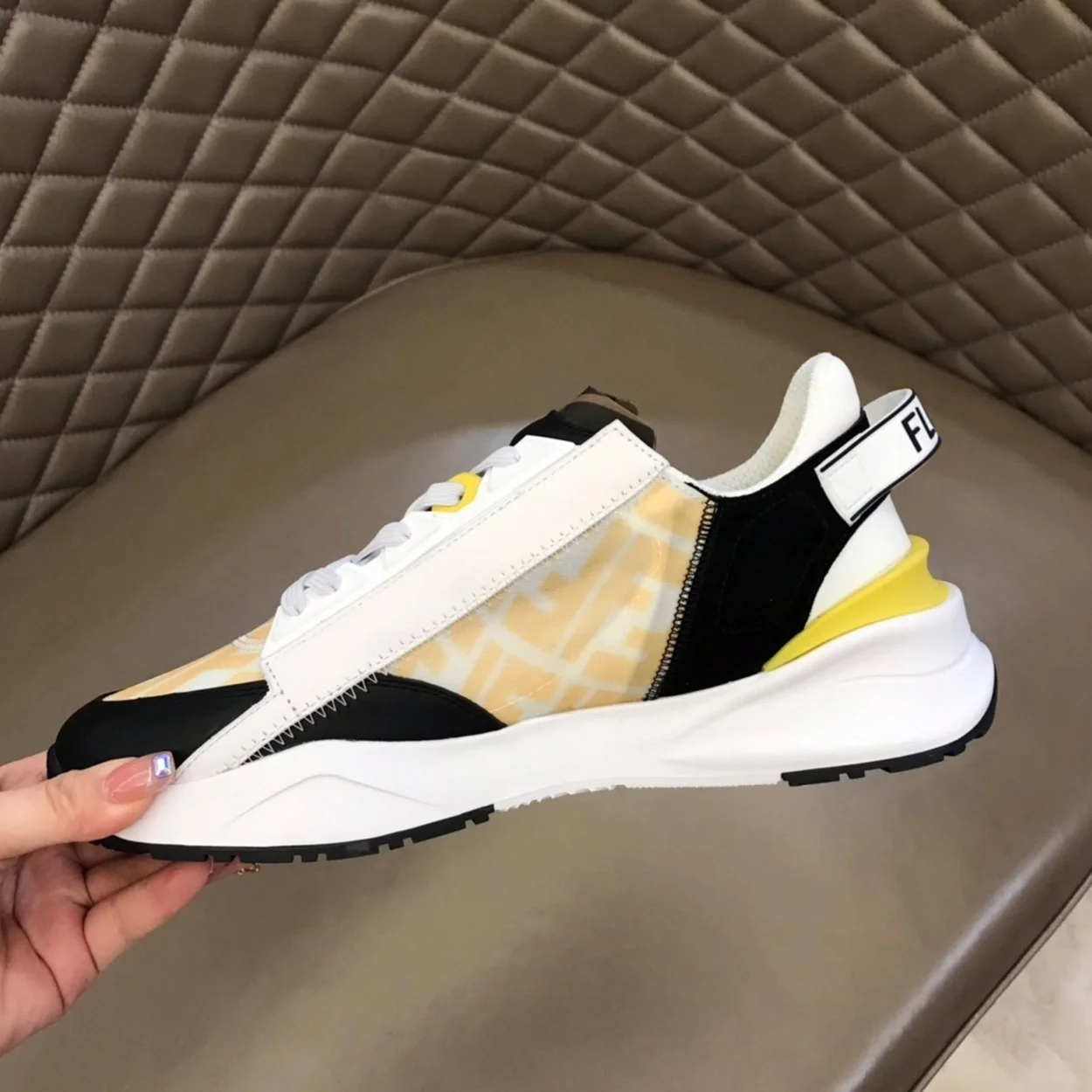 펜디 플로우 옐로우 로우탑 스니커즈