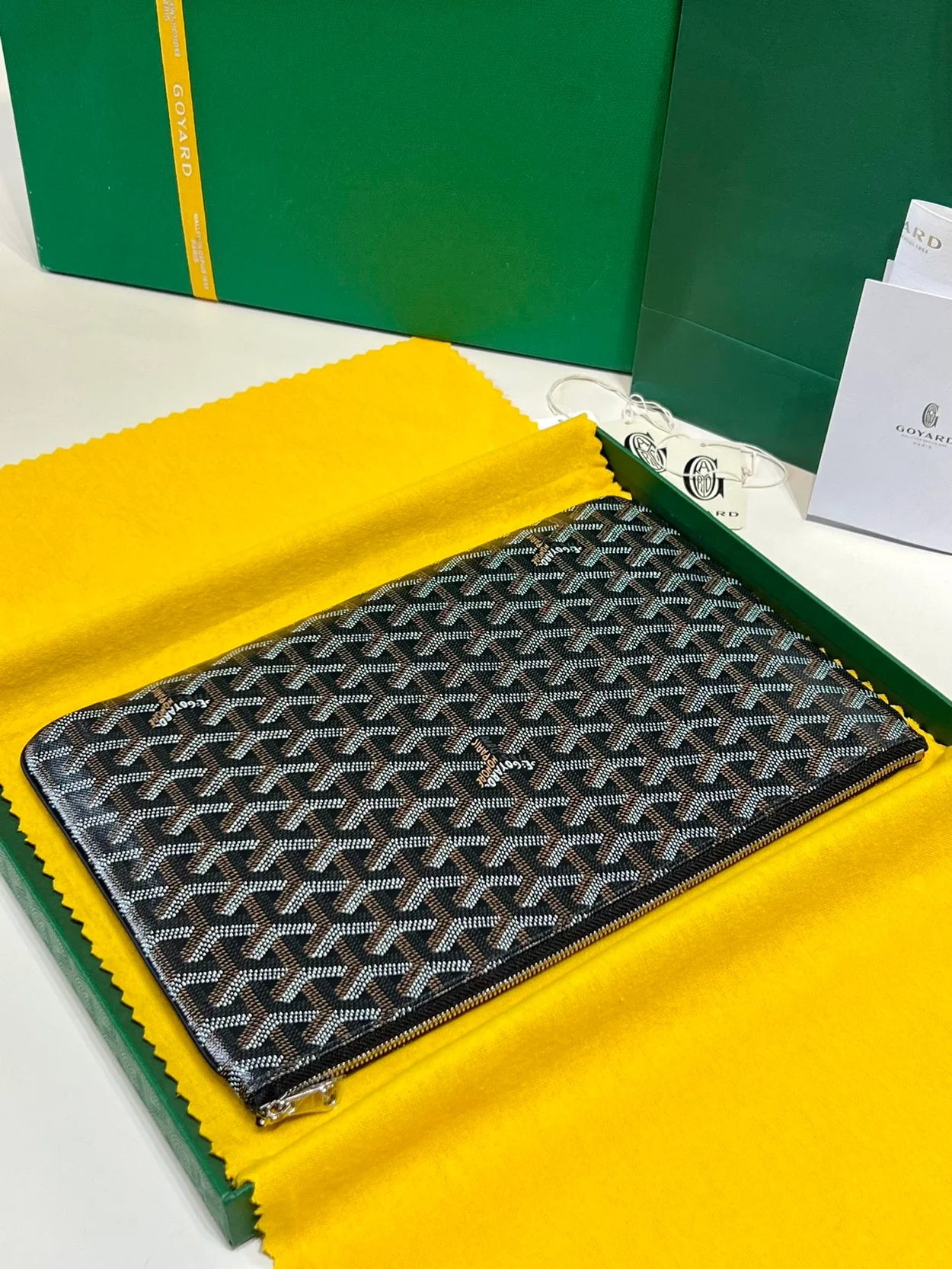 고야드 세나 클러치 MM 블랙