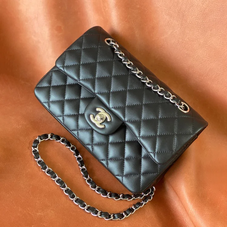 샤넬 클래식 스몰 램스킨 블랙 실버