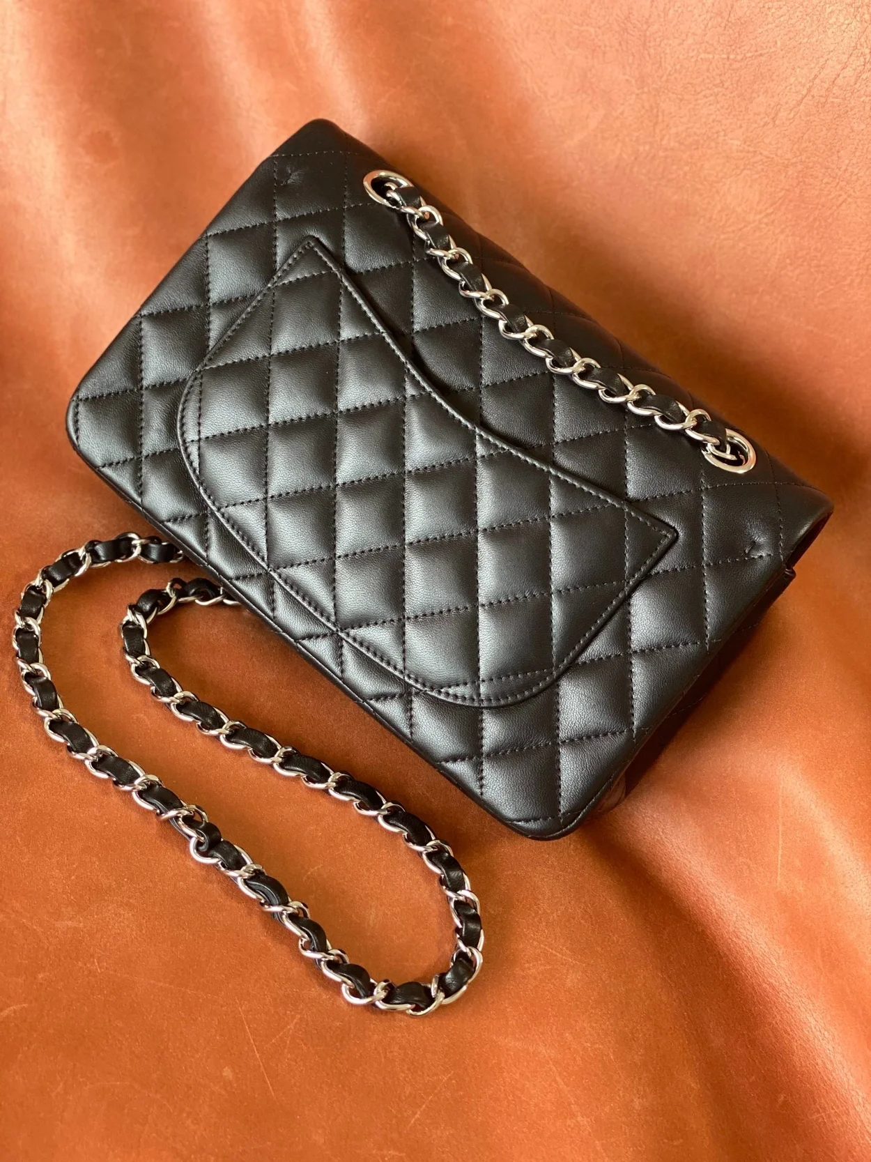 샤넬 클래식 스몰 램스킨 블랙 실버